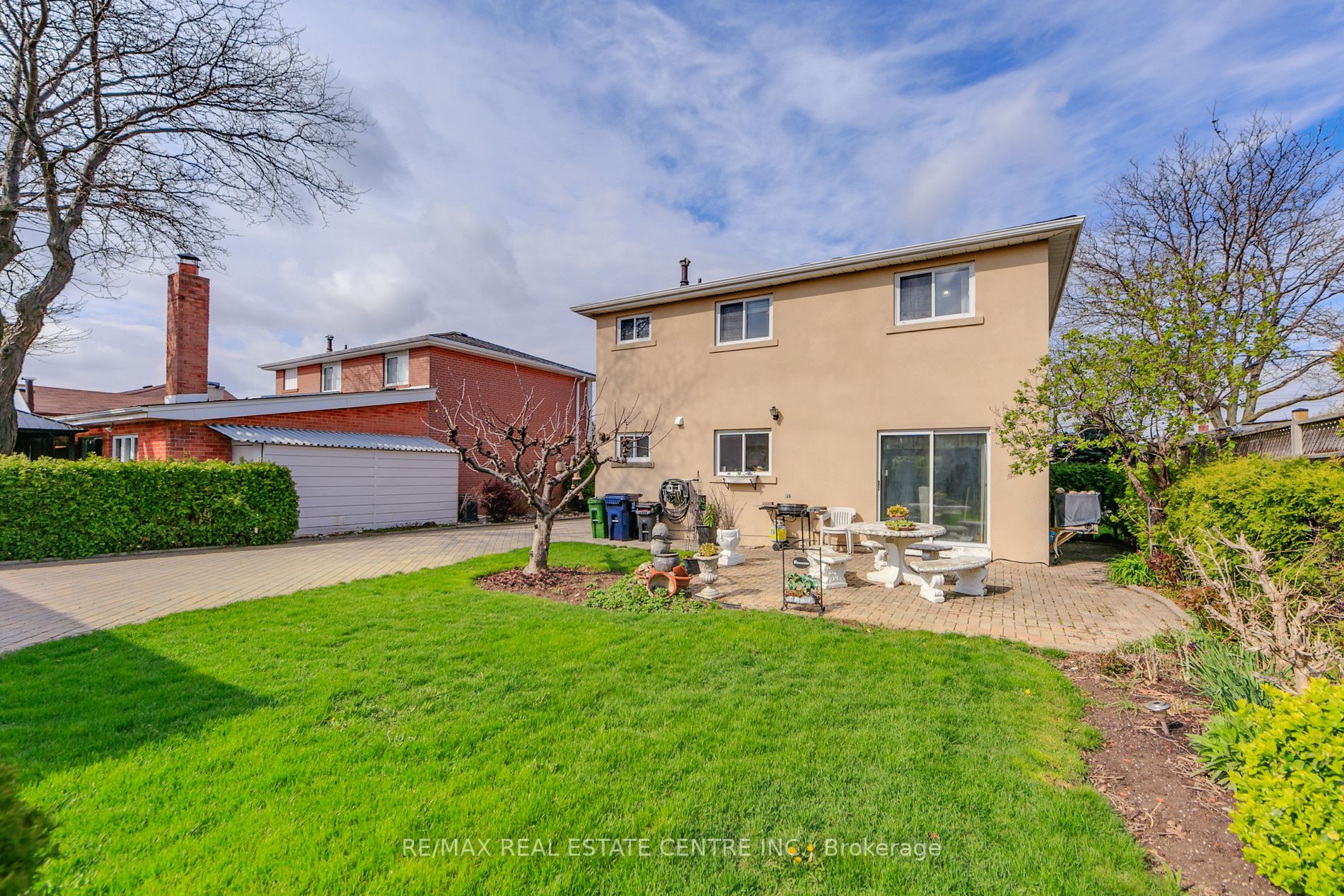 83 Hullmar Dr