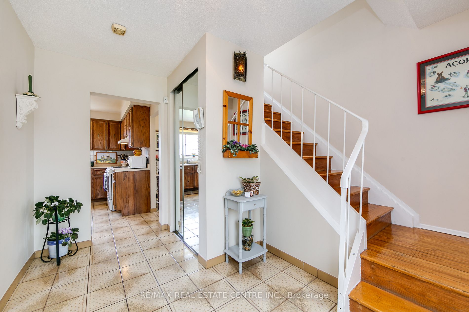 83 Hullmar Dr