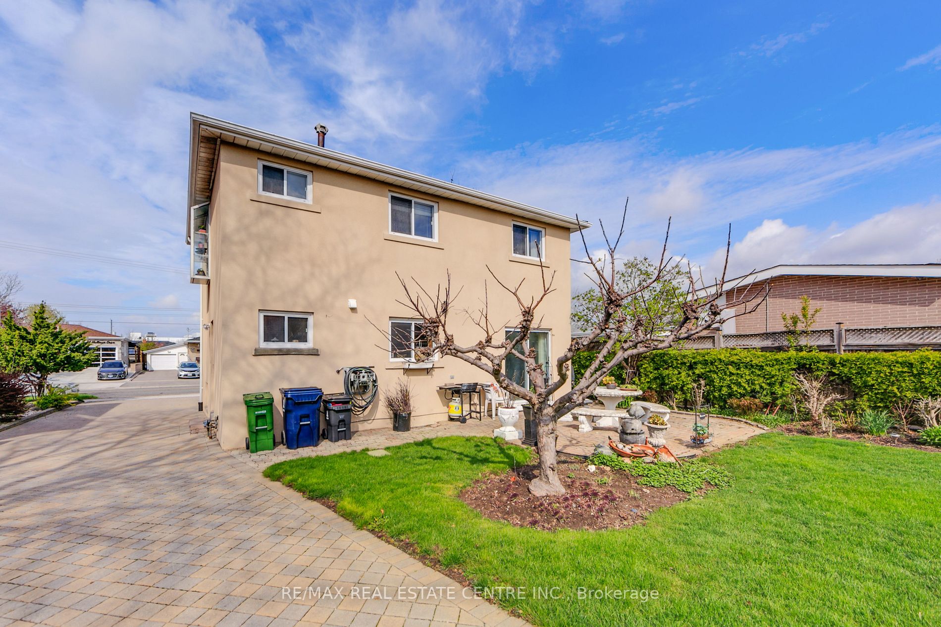 83 Hullmar Dr