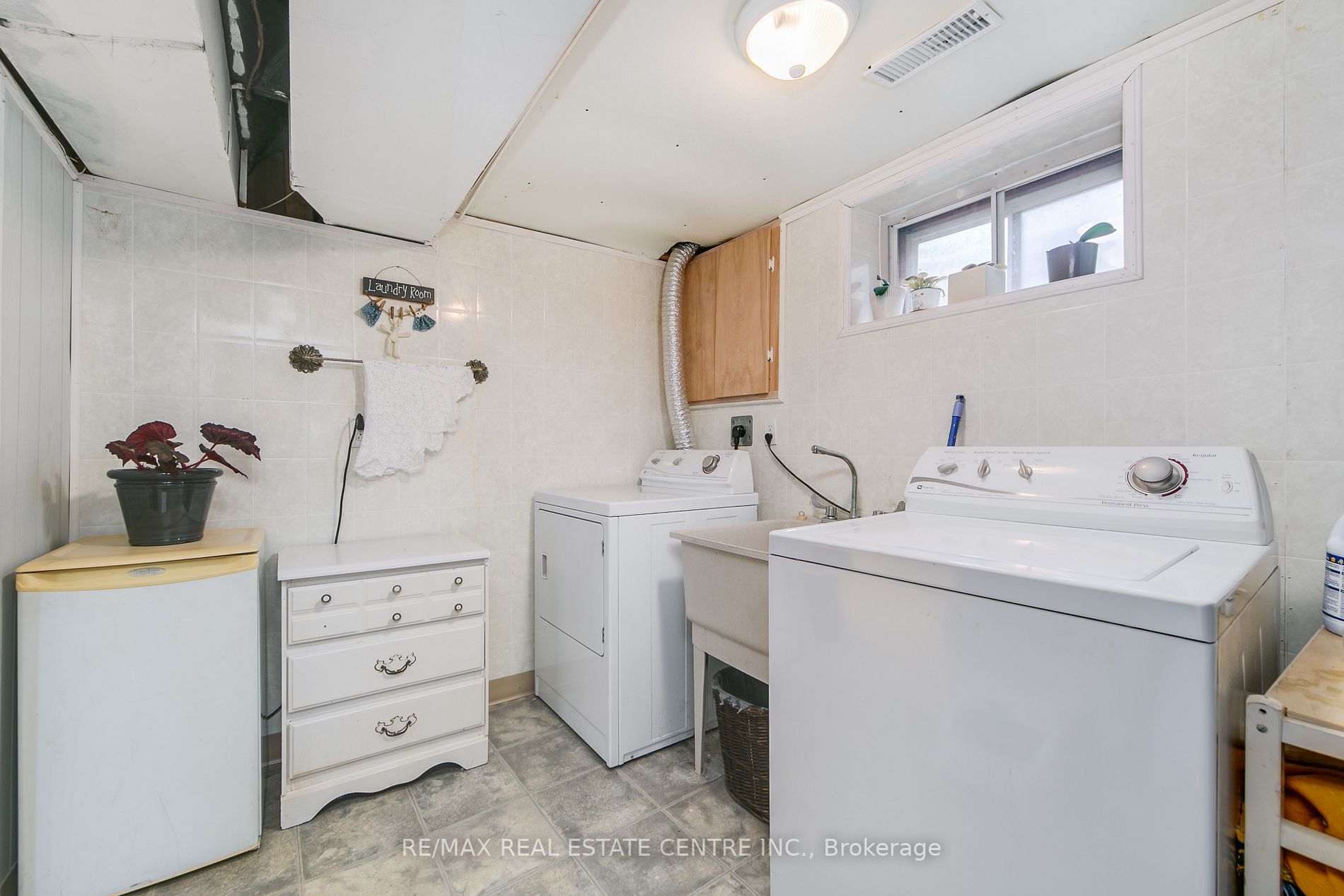 83 Hullmar Dr