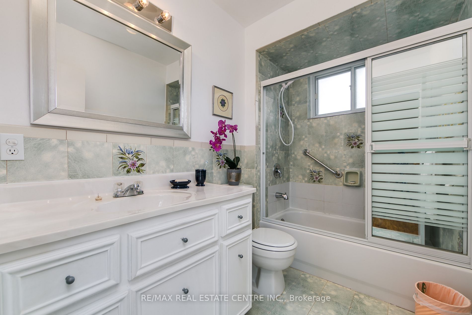 83 Hullmar Dr