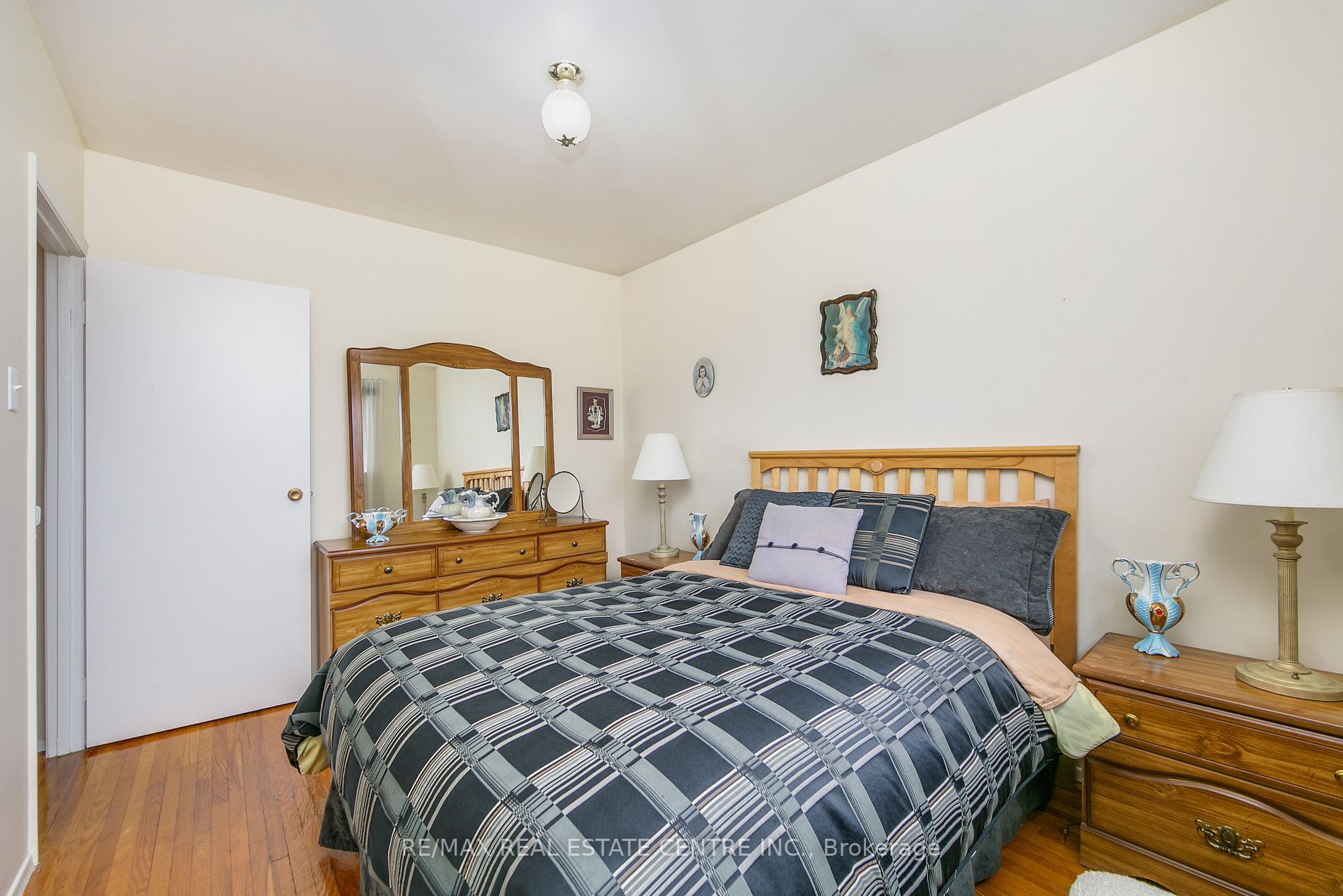 83 Hullmar Dr