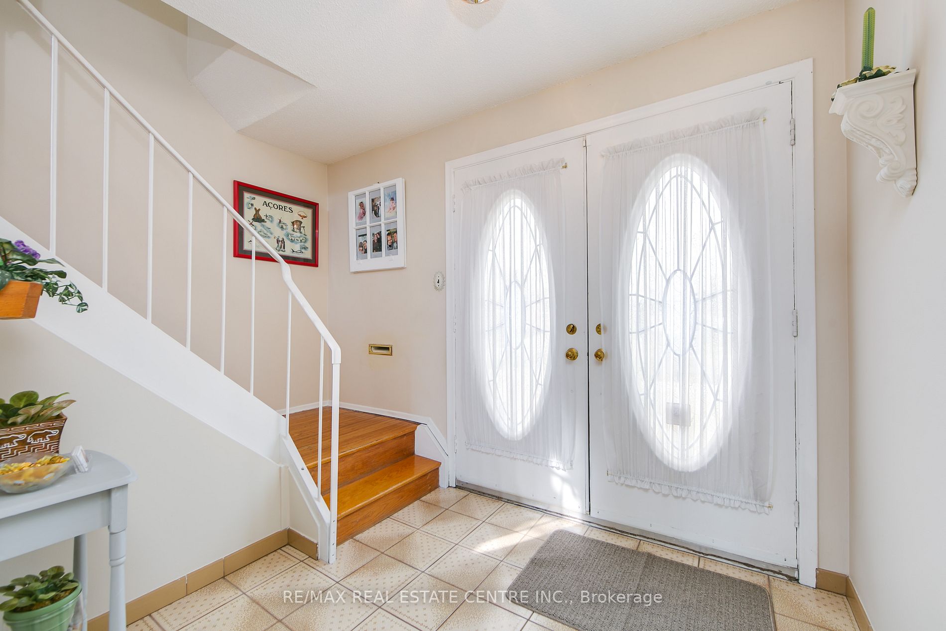 83 Hullmar Dr