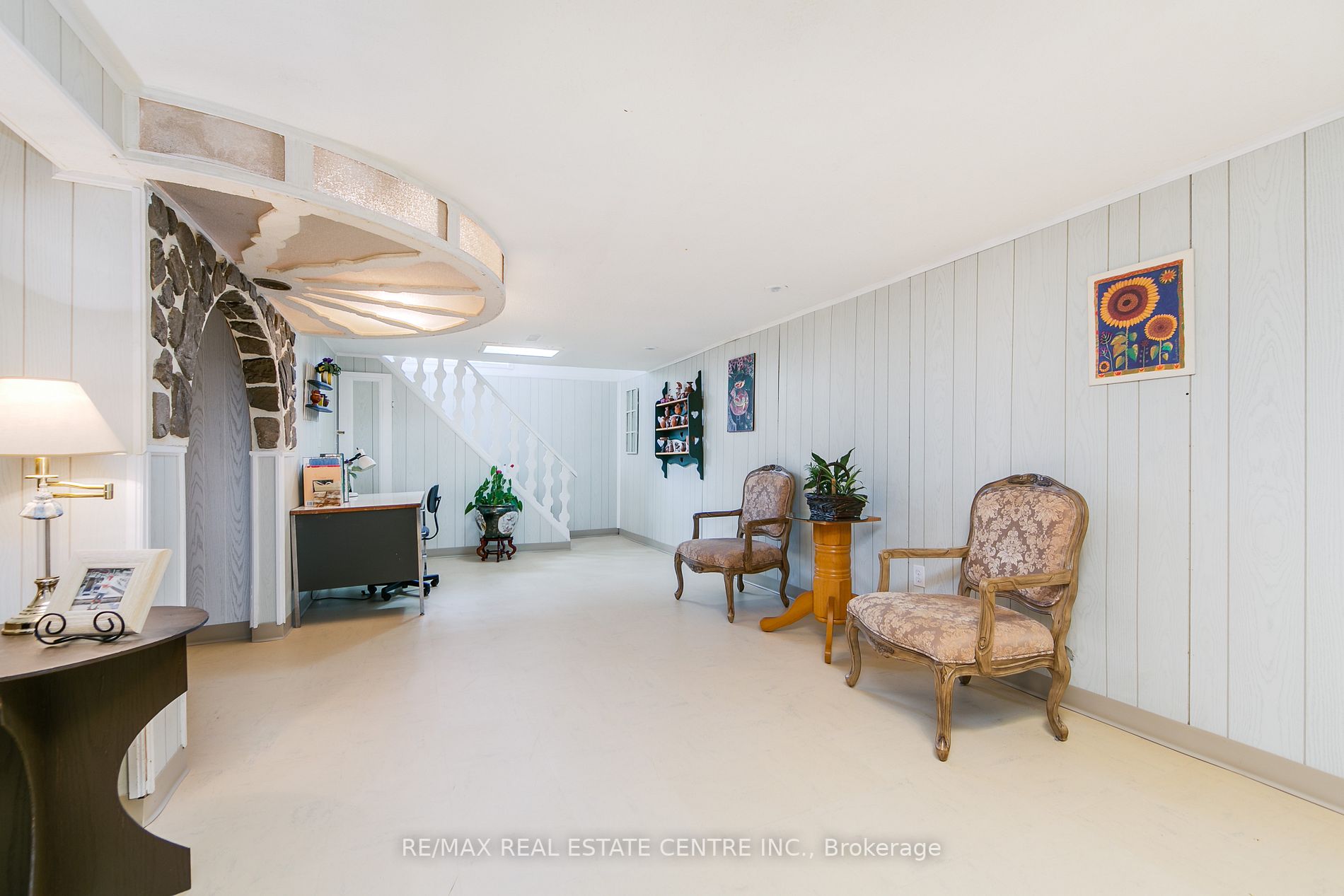 83 Hullmar Dr
