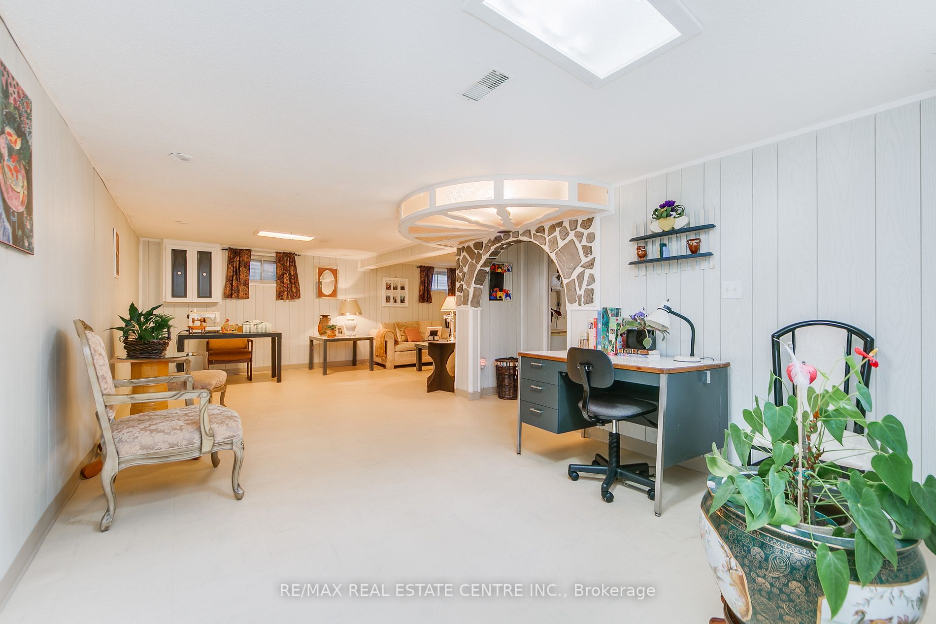 83 Hullmar Dr