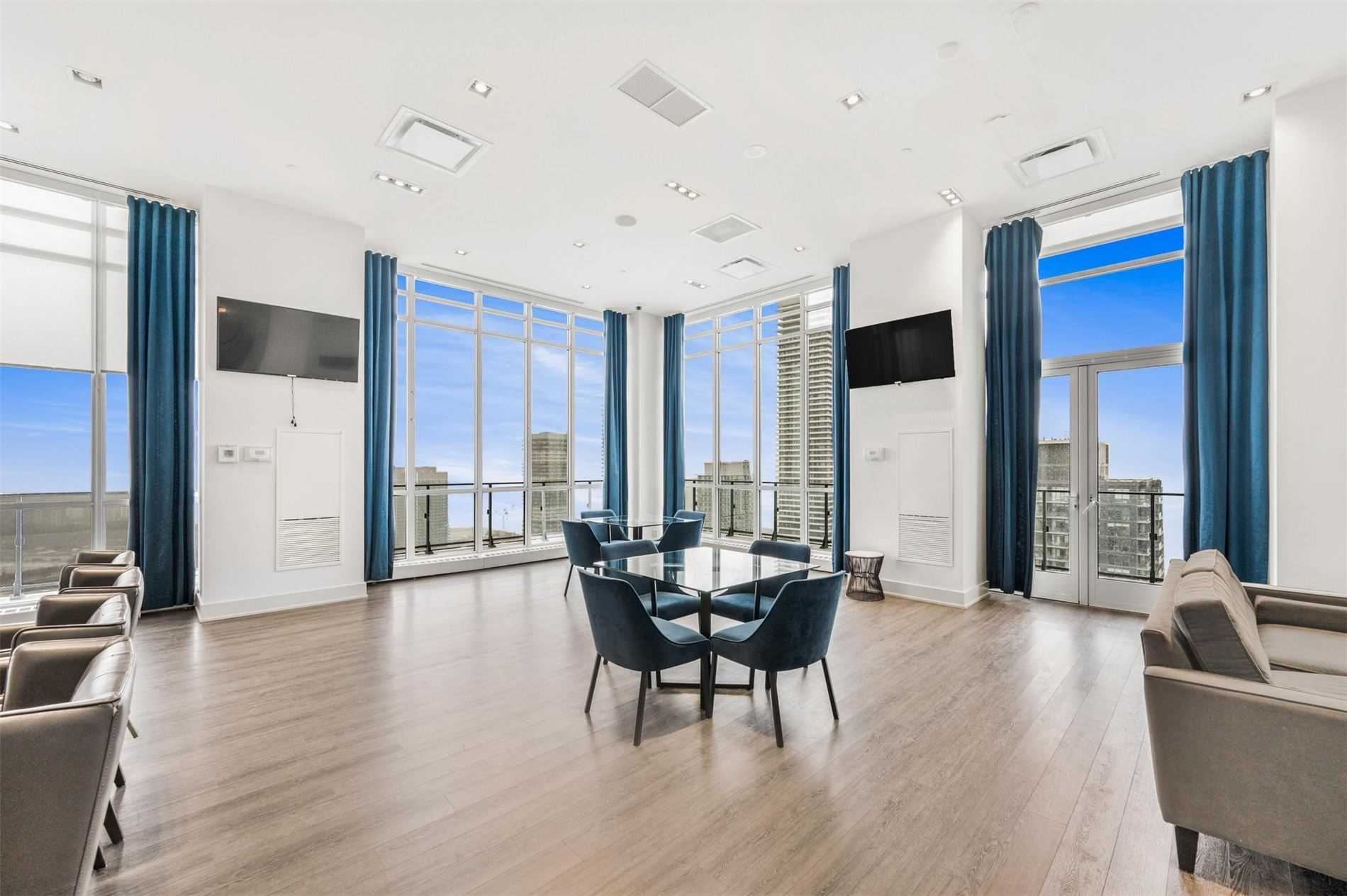 10 Park Lawn Rd, #427