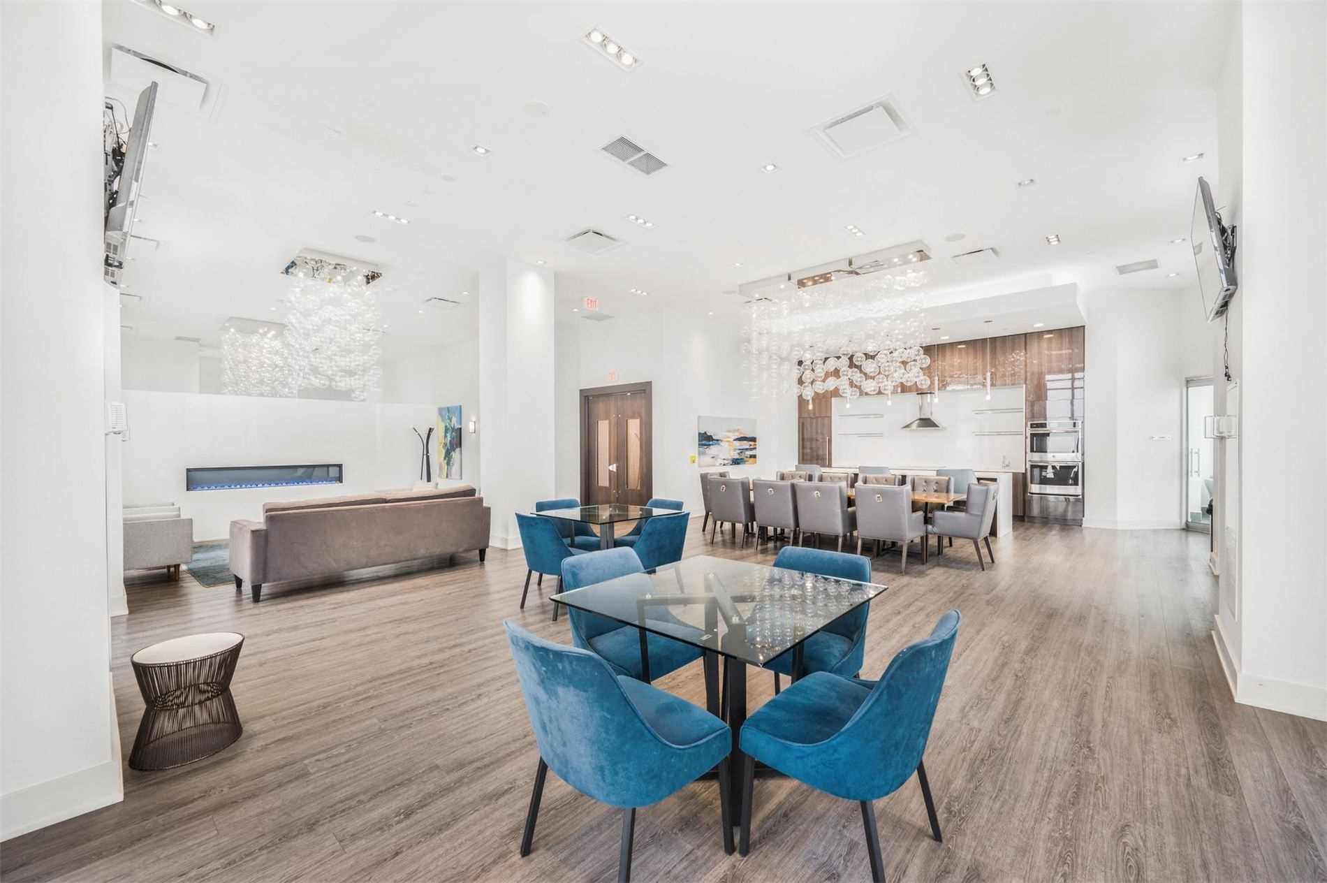 10 Park Lawn Rd, #427