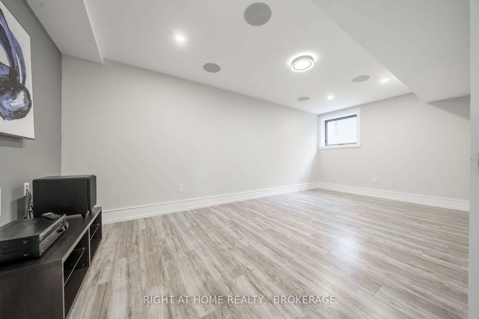 Listing W5927465 - Large Photo # 35