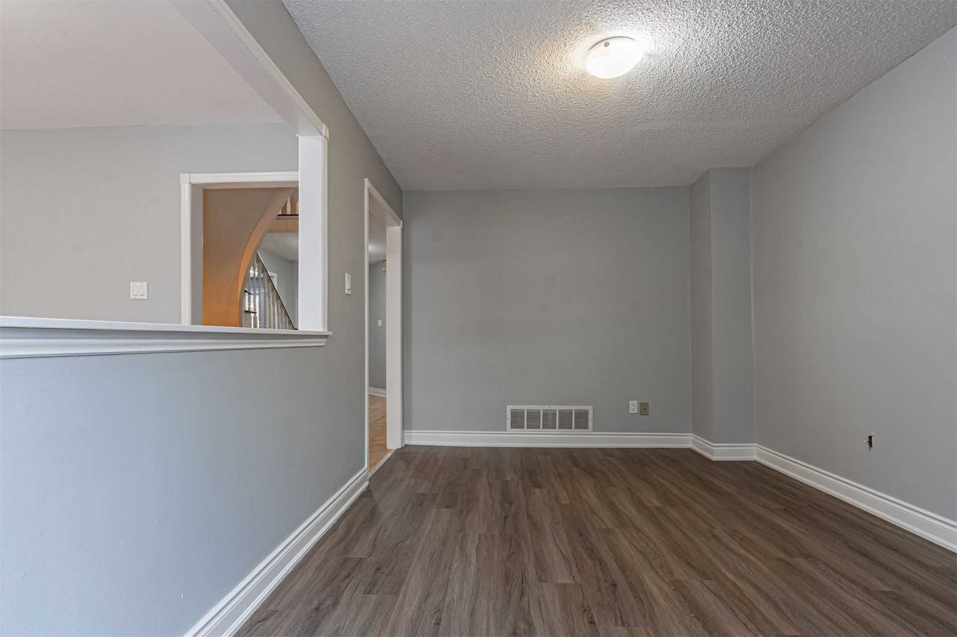 Listing W5927843 - Large Photo # 12