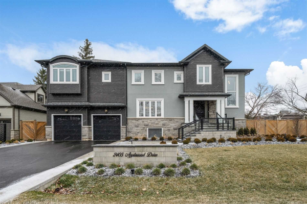 2405 Applewood Dr, Oakville