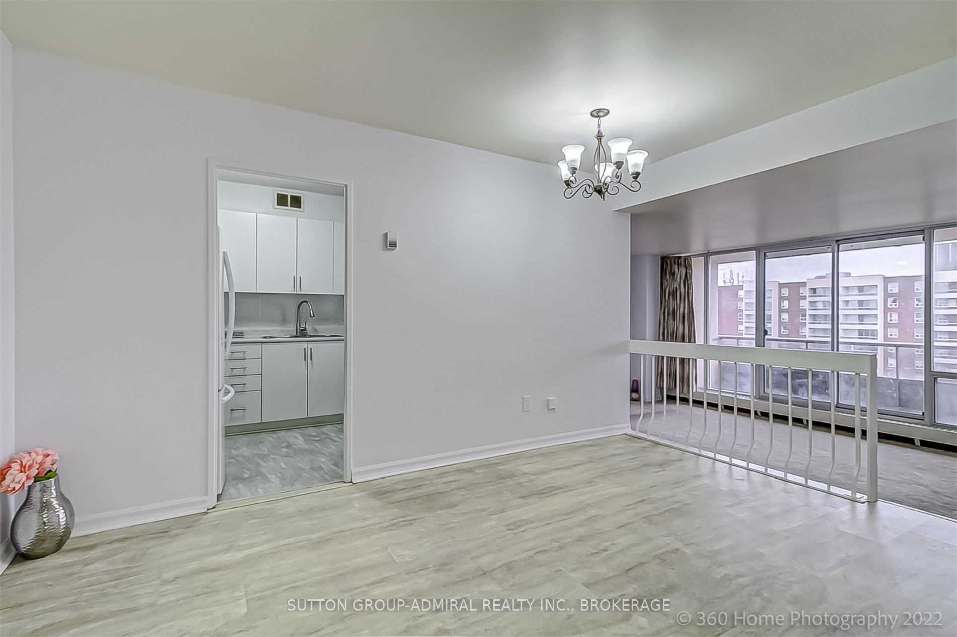25 Four Winds Dr, #902