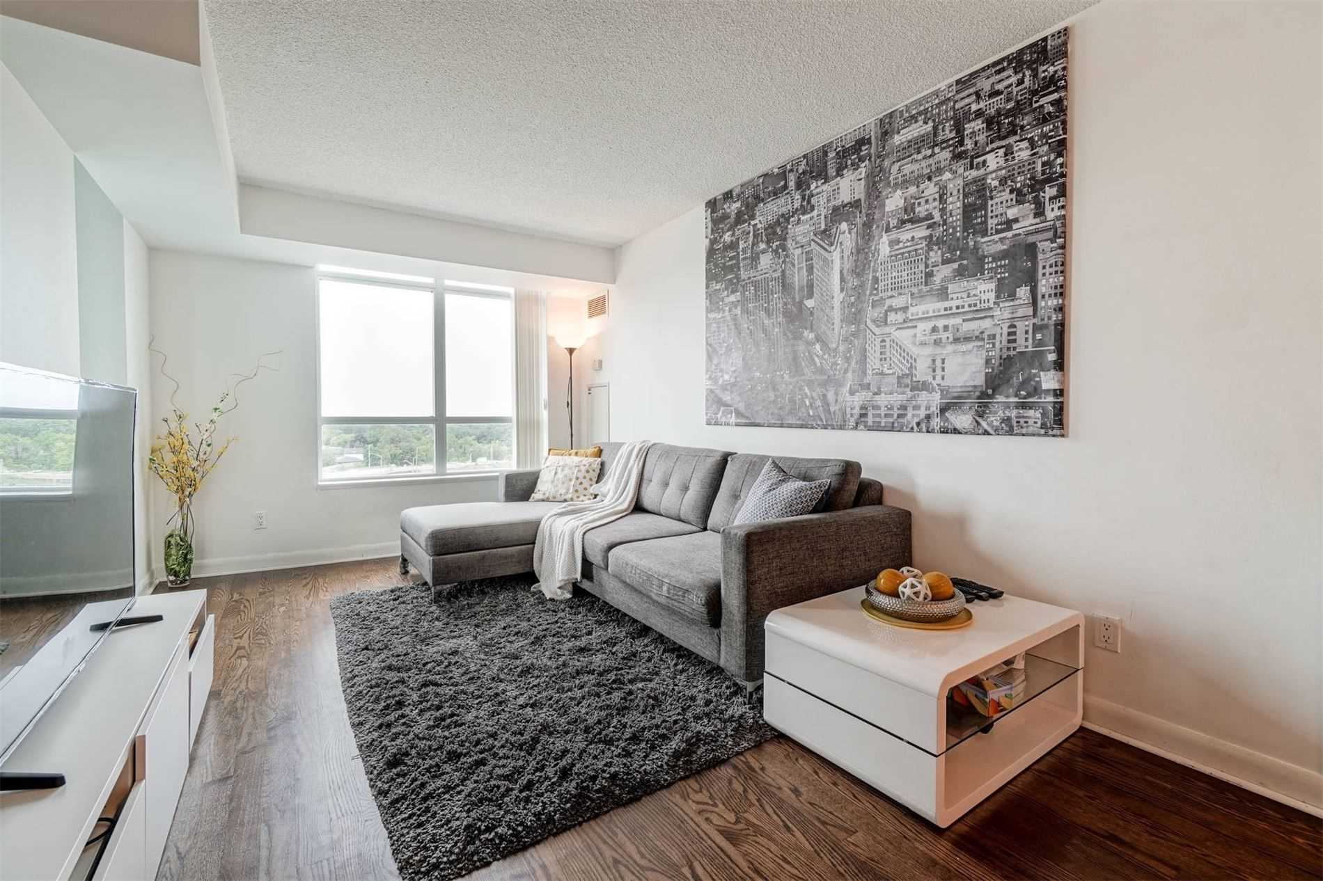 Listing W5928683 - Large Photo # 3