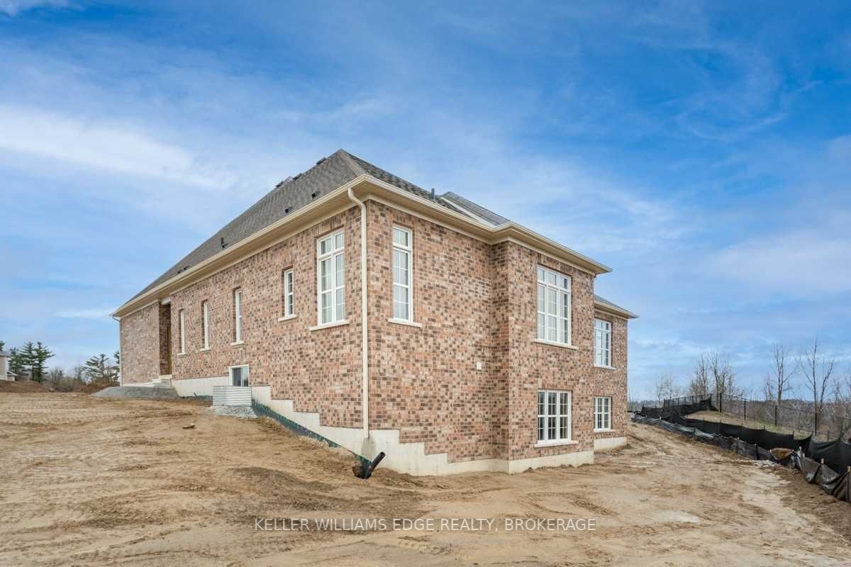 4 Jb Robson Crt