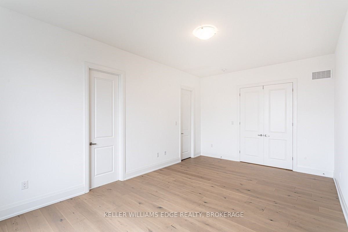 4 Jb Robson Crt