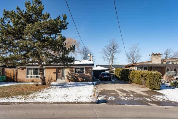 523 Pinegrove Rd, Oakville