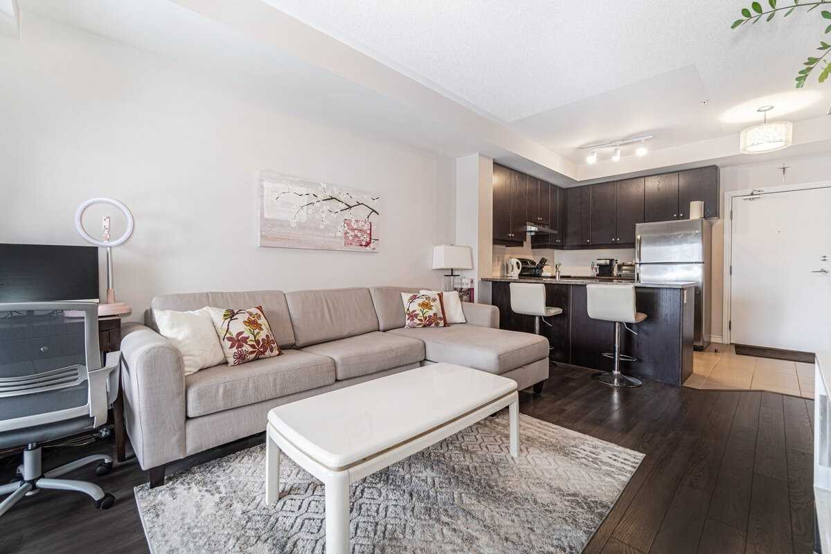 Listing W5930429 - Large Photo # 3
