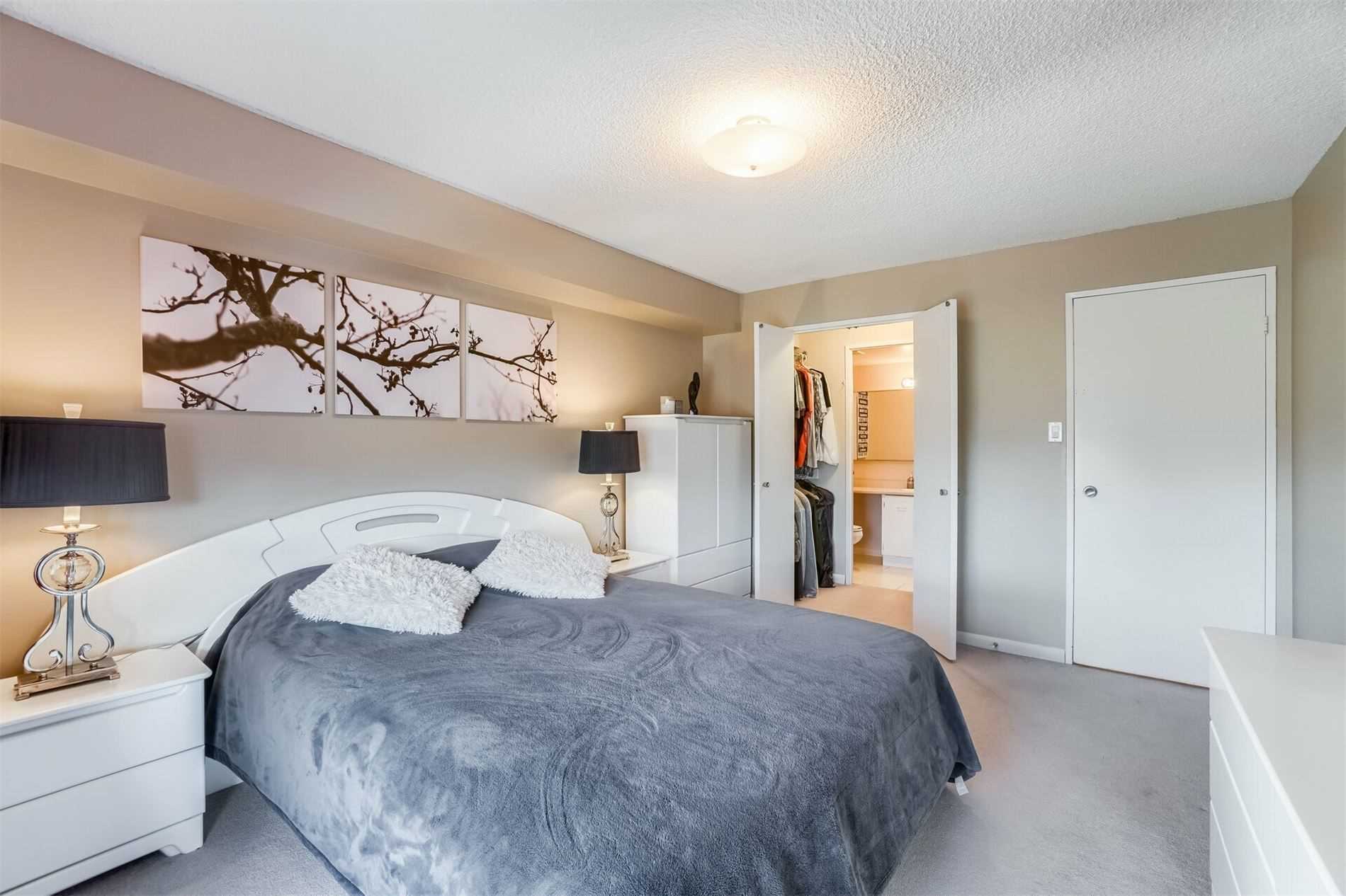 Listing W5931117 - Large Photo # 17