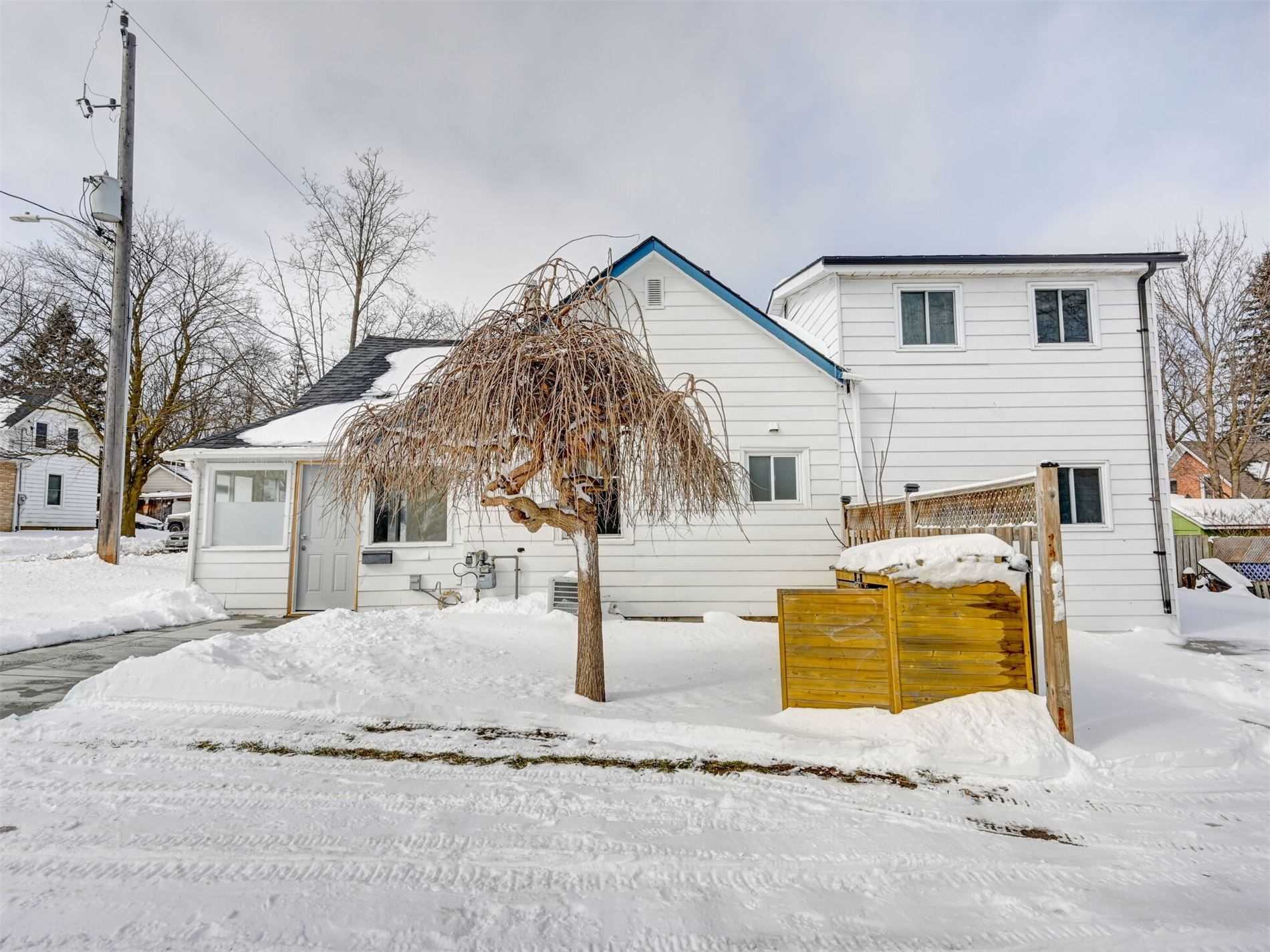37 John St