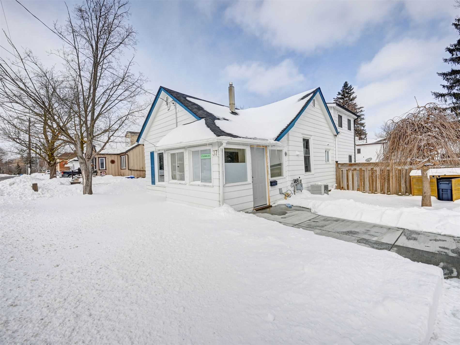 37 John St