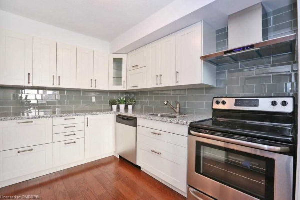 1300 Marlborough Crt, Oakville