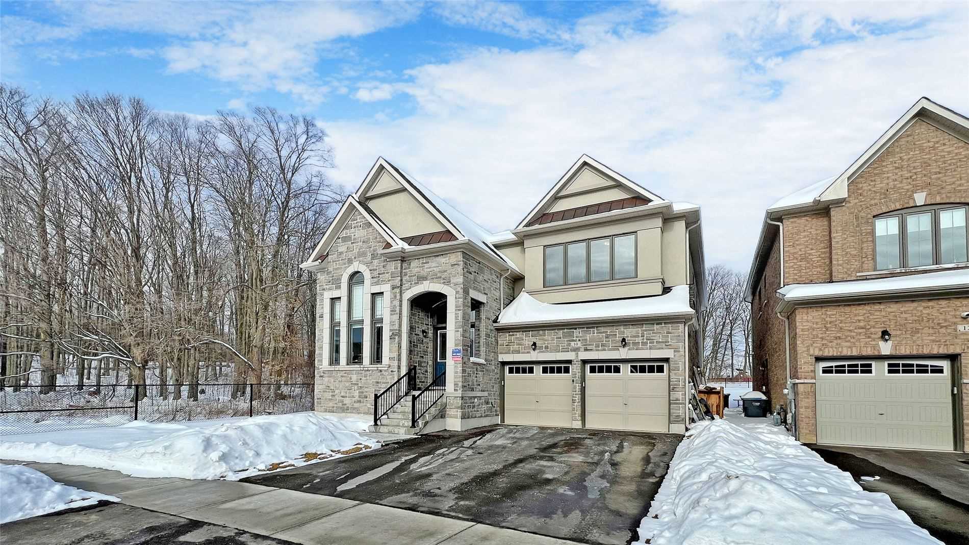 10 Moonstruck St
