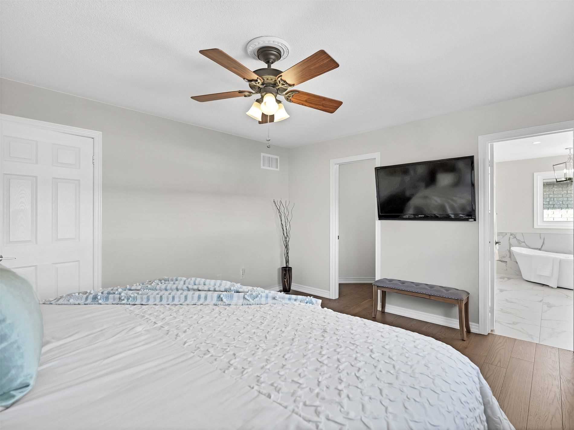 Listing W5931477 - Large Photo # 12