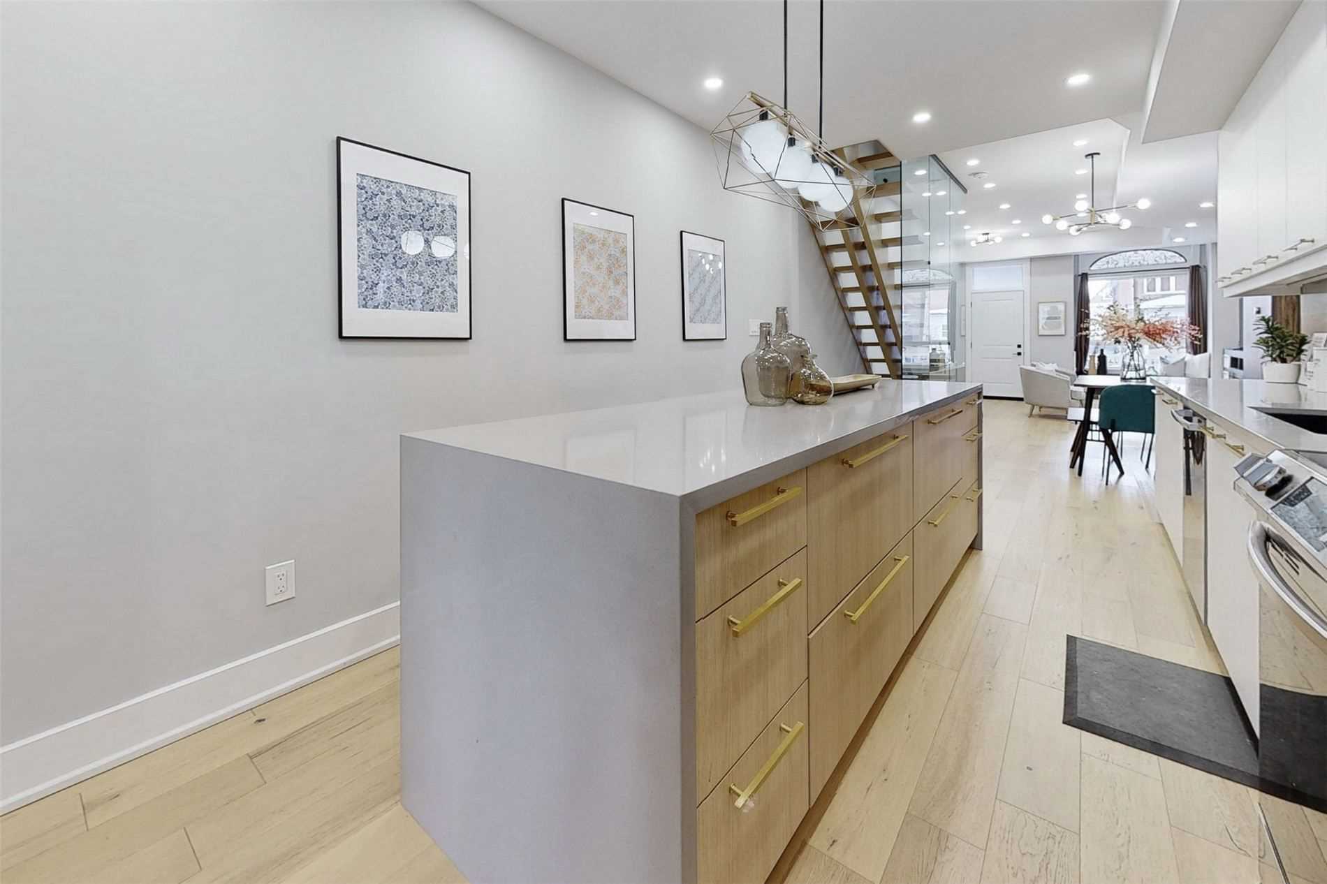 811 Dovercourt Road