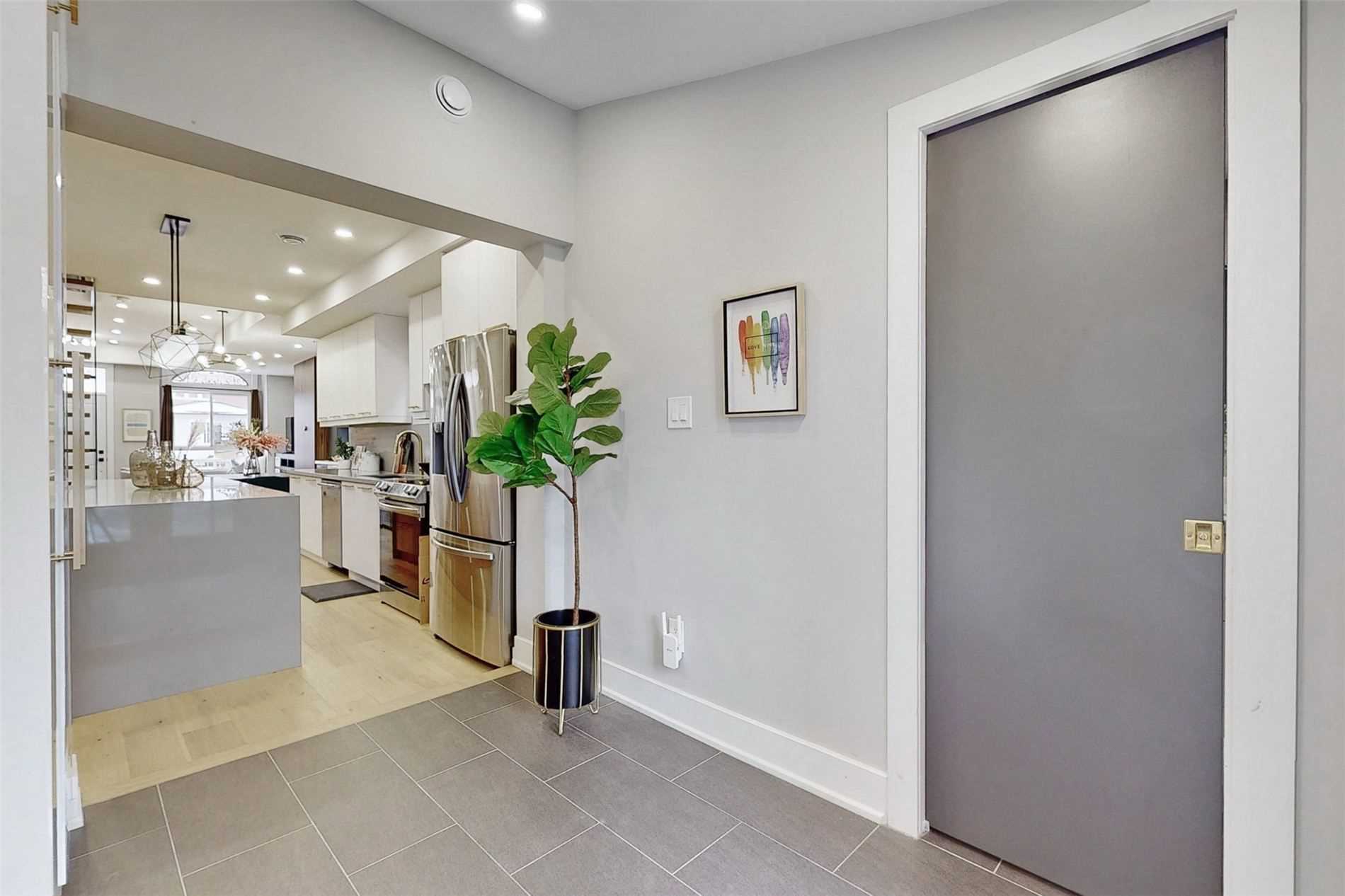 811 Dovercourt Road