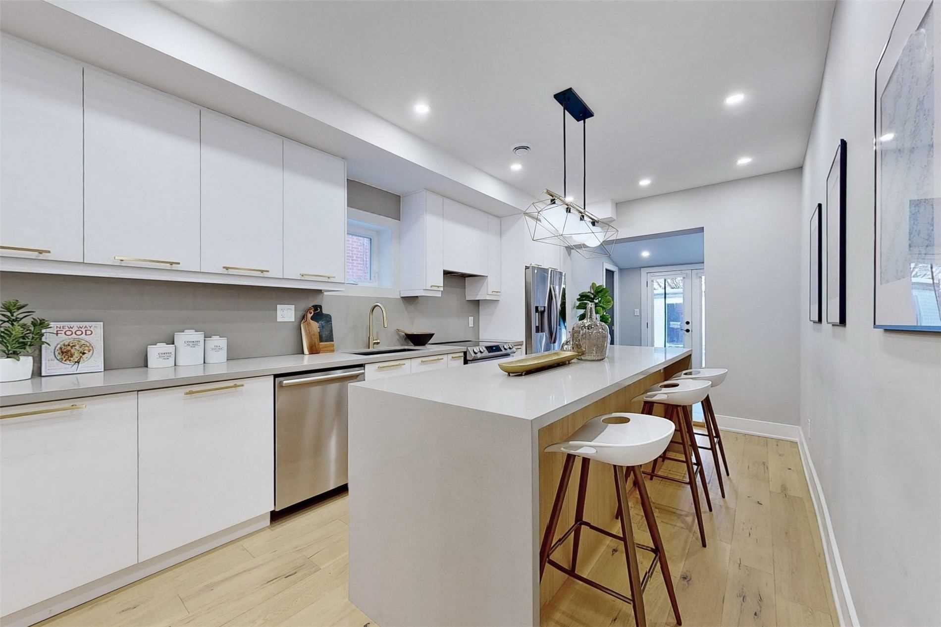 811 Dovercourt Road
