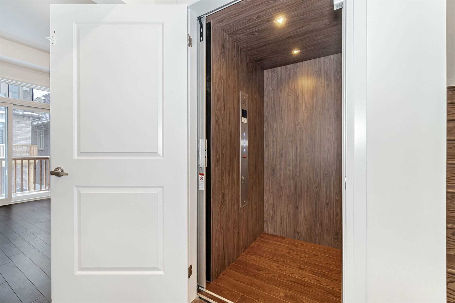 2102 Royal Gala Circ