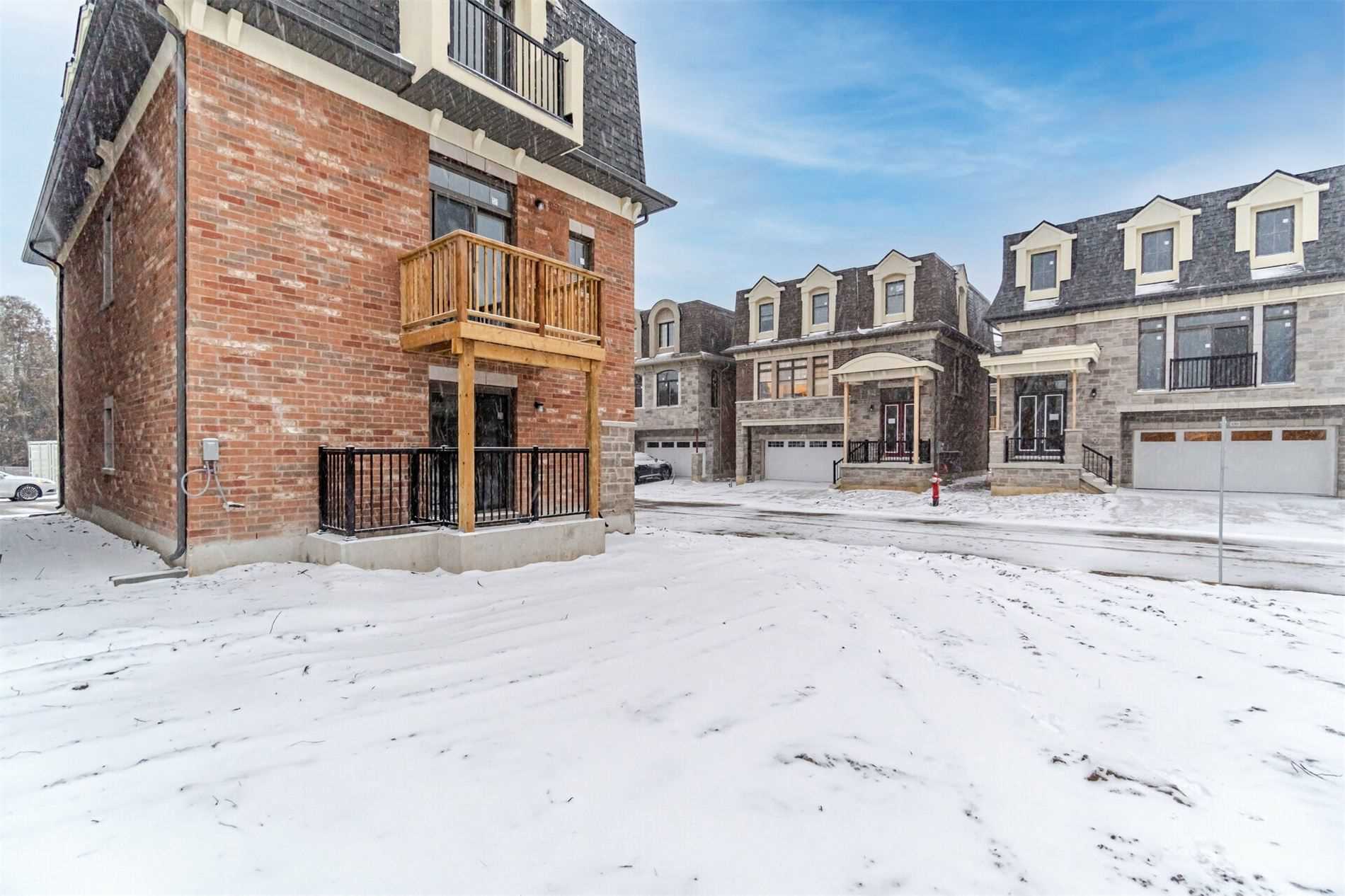 2102 Royal Gala Circ