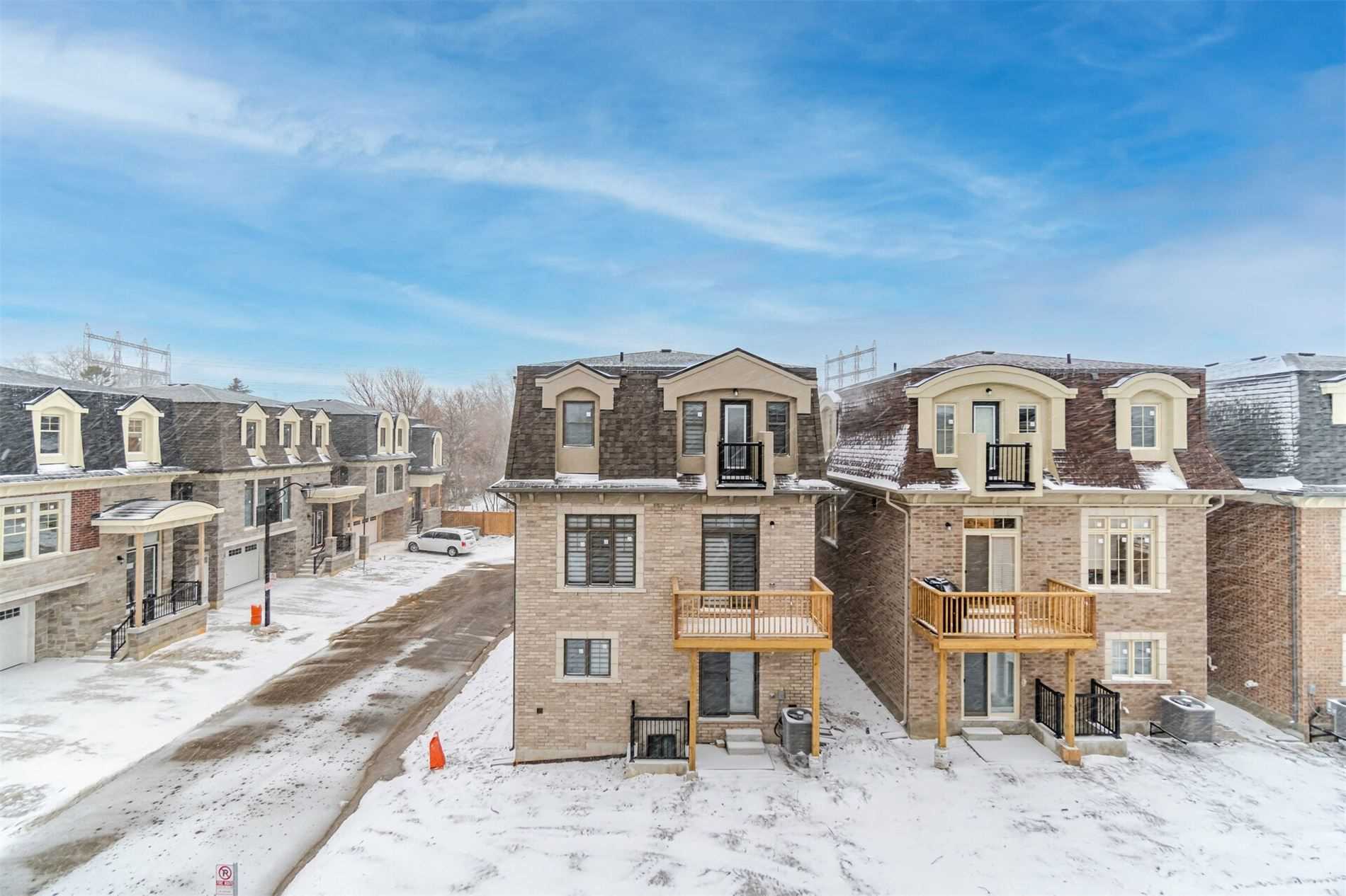 2102 Royal Gala Circ