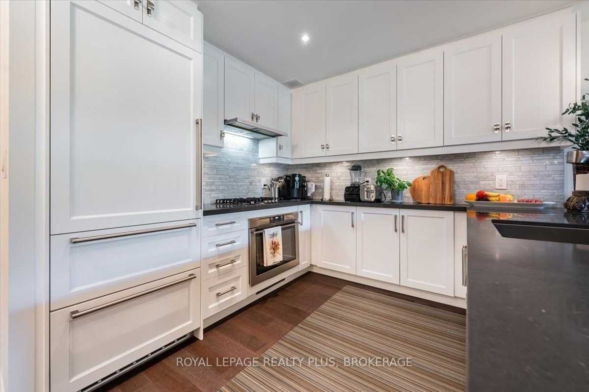 3500 Lakeshore Rd W, #130
