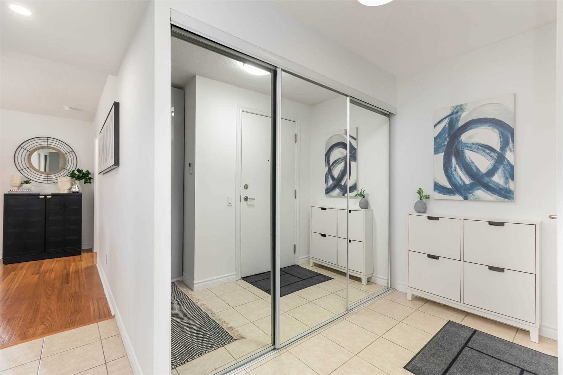 5233 Dundas St W, #720