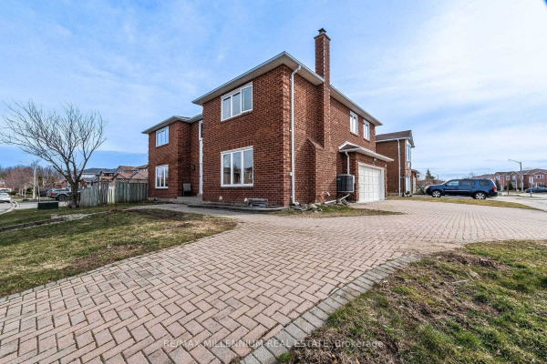 76 Torrance Wood, Brampton