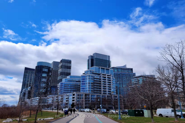 39 Annie Craig Dr, Toronto