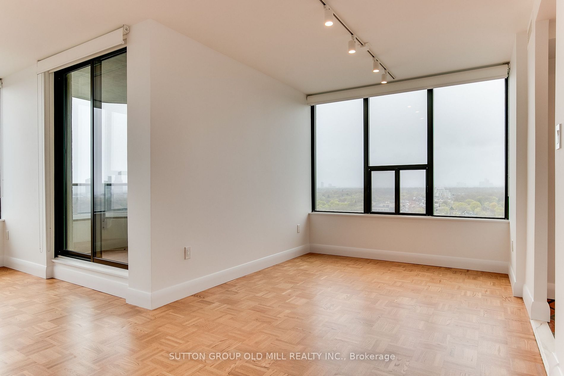 50 Quebec Ave, #1902