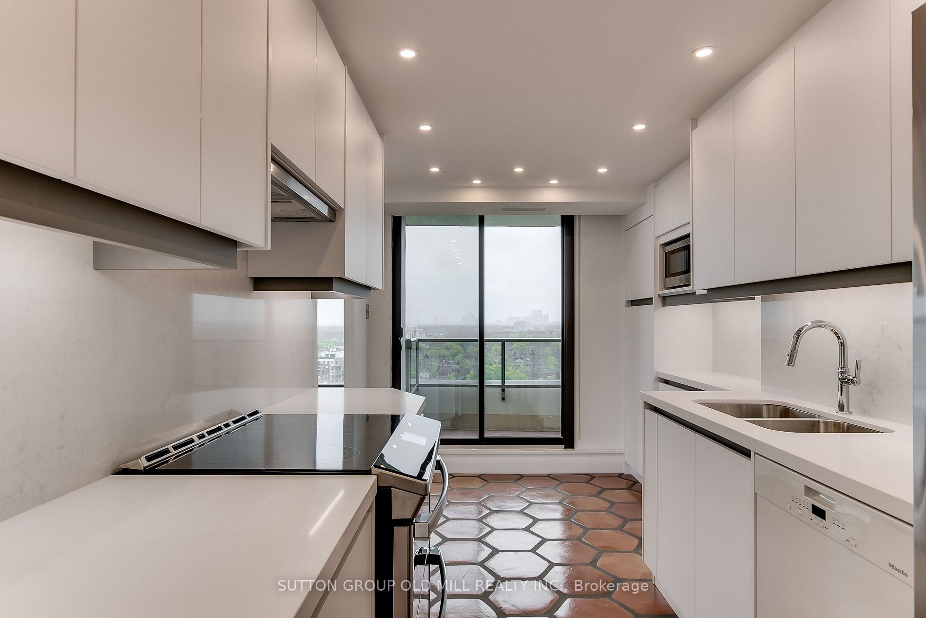 50 Quebec Ave, #1902