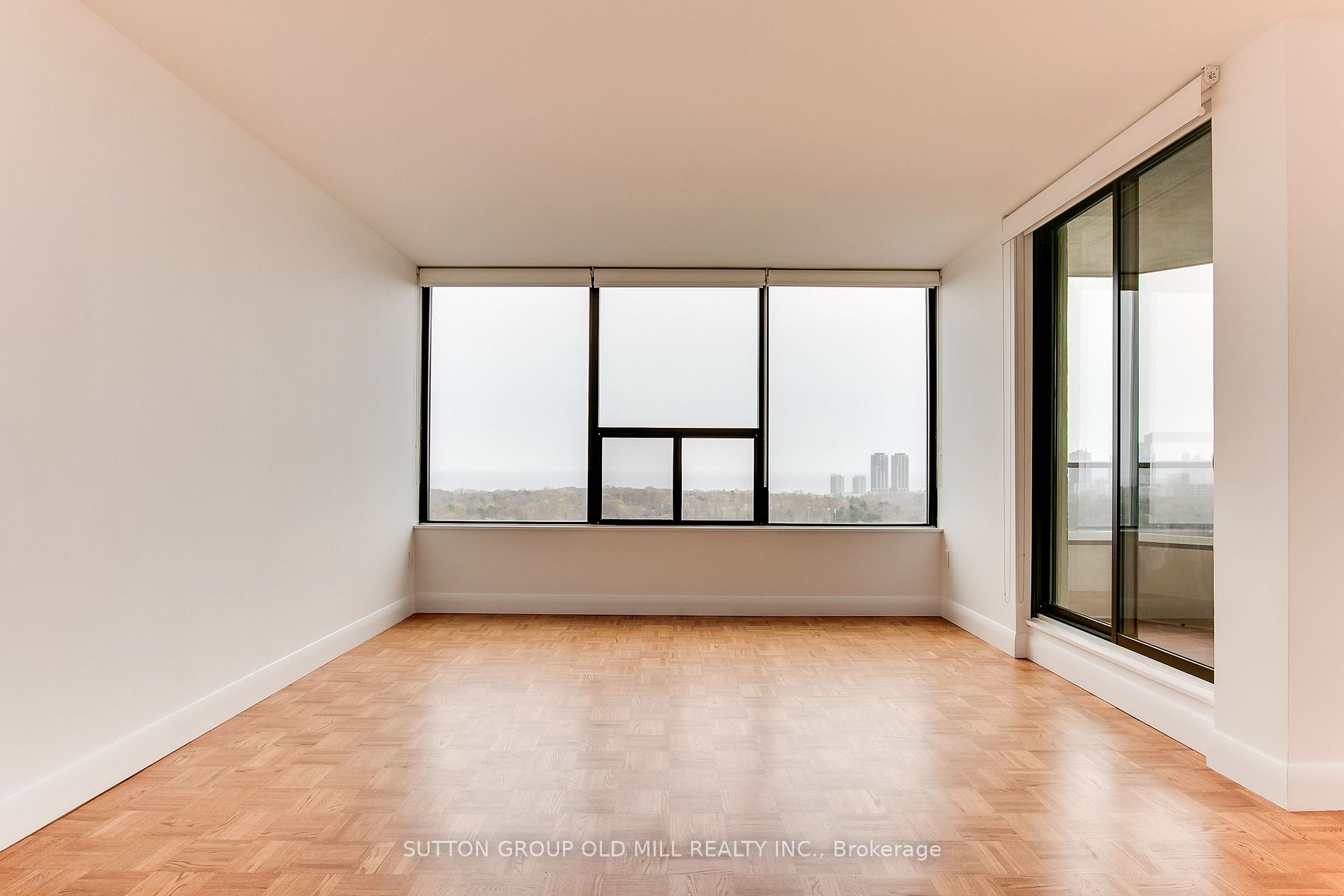 50 Quebec Ave, #1902