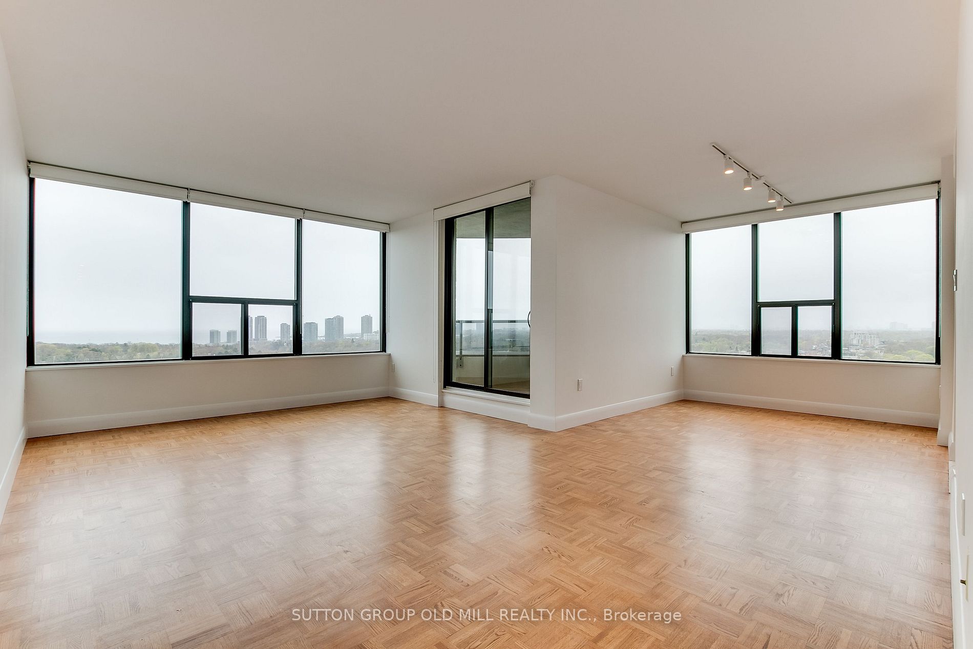 50 Quebec Ave, #1902