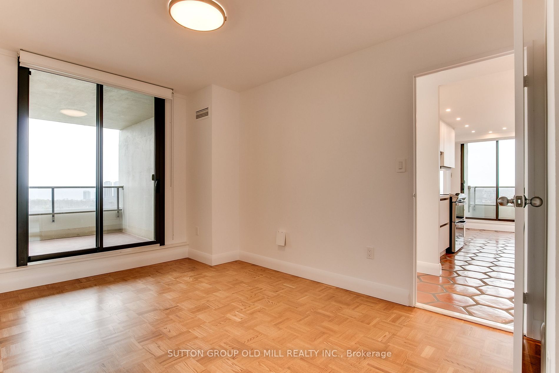 50 Quebec Ave, #1902