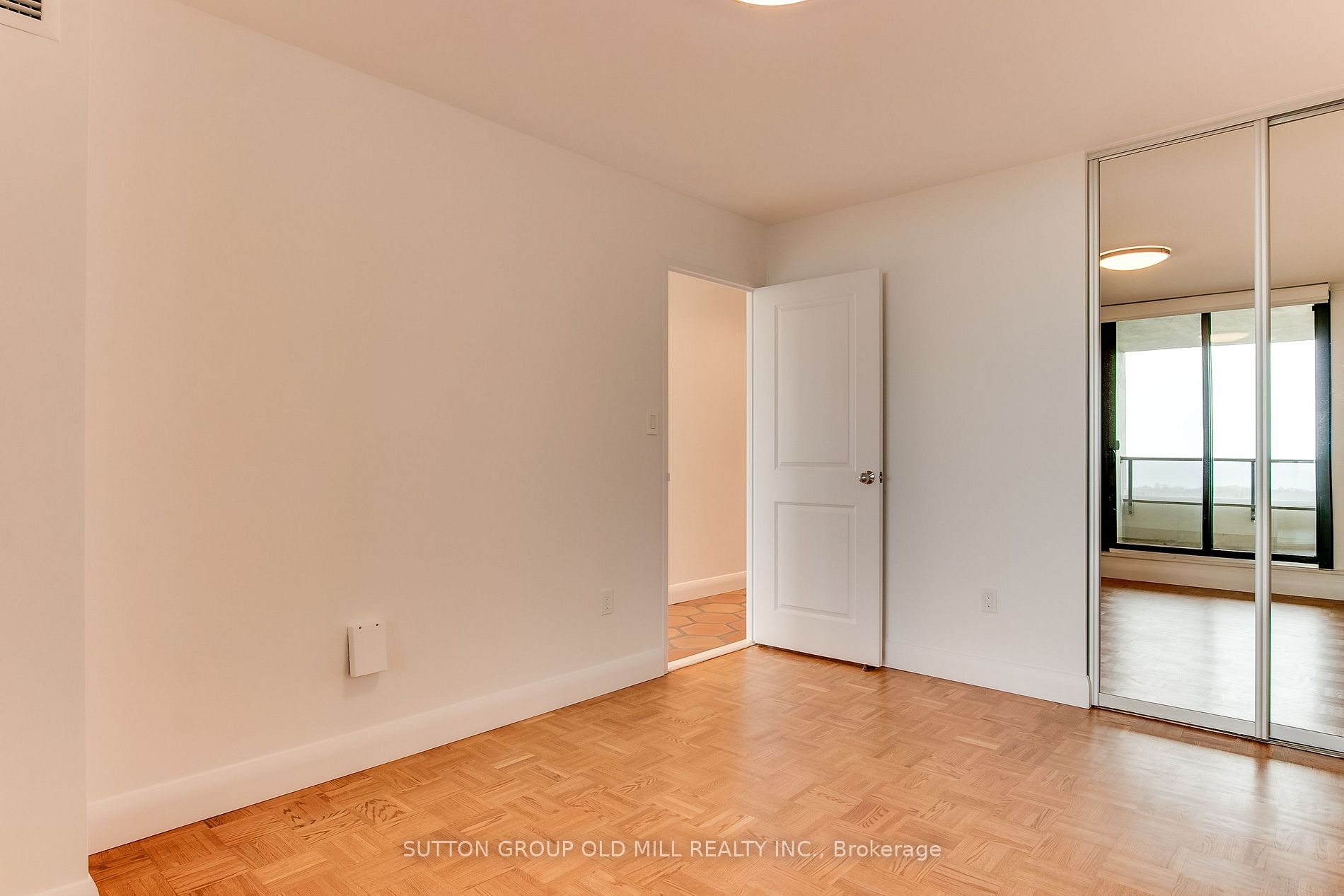 50 Quebec Ave, #1902