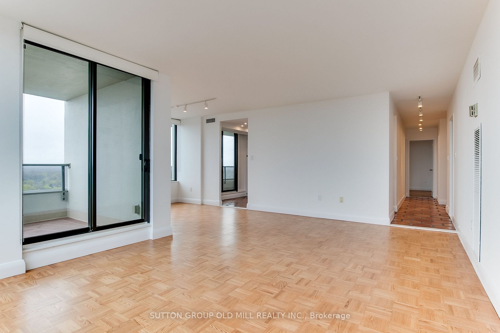 50 Quebec Ave, #1902