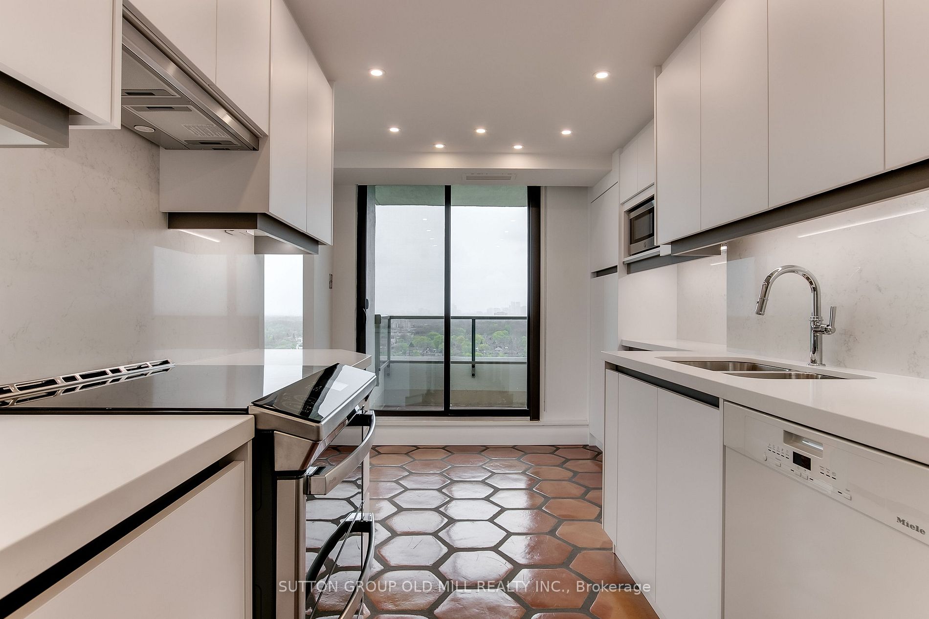 50 Quebec Ave, #1902
