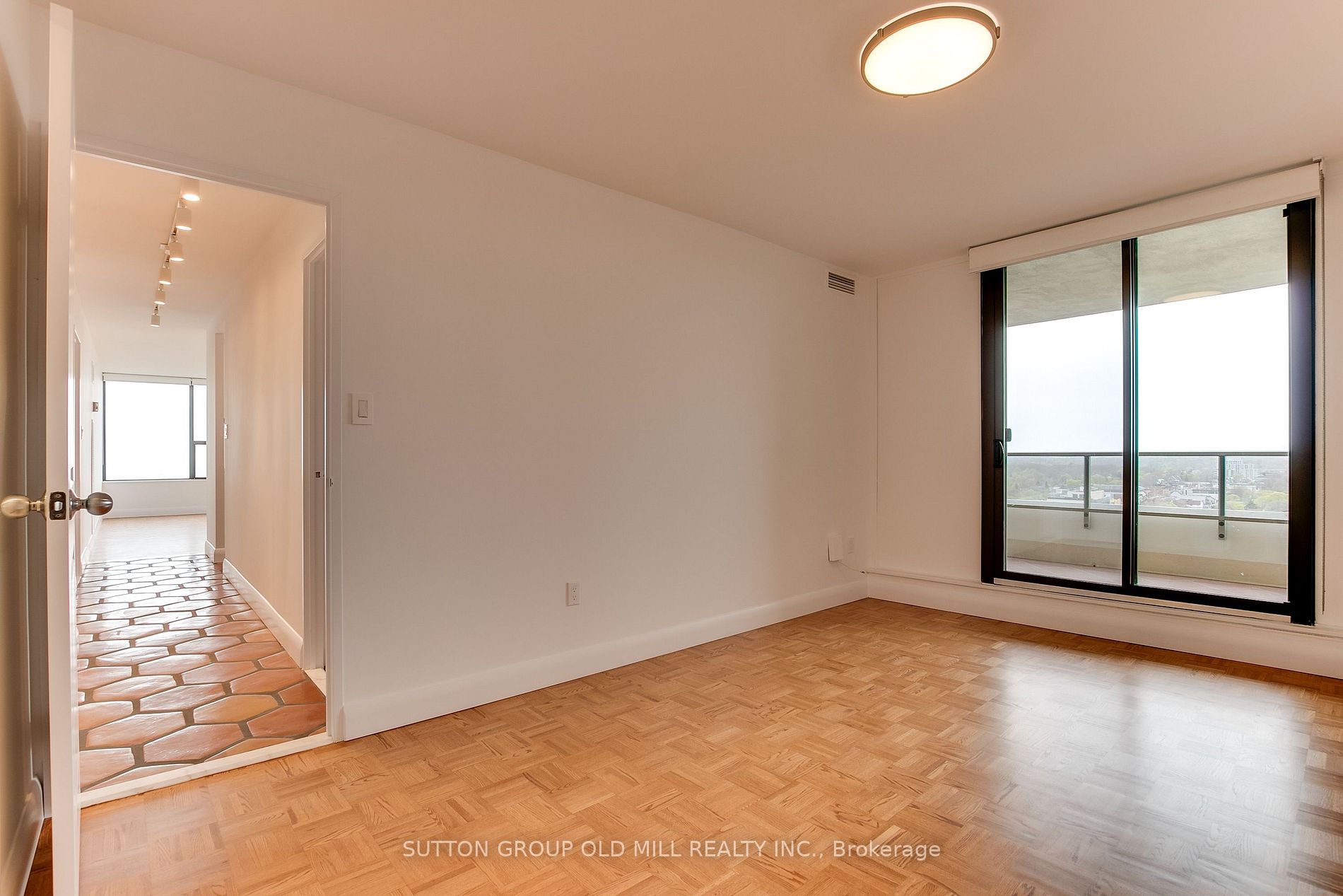50 Quebec Ave, #1902