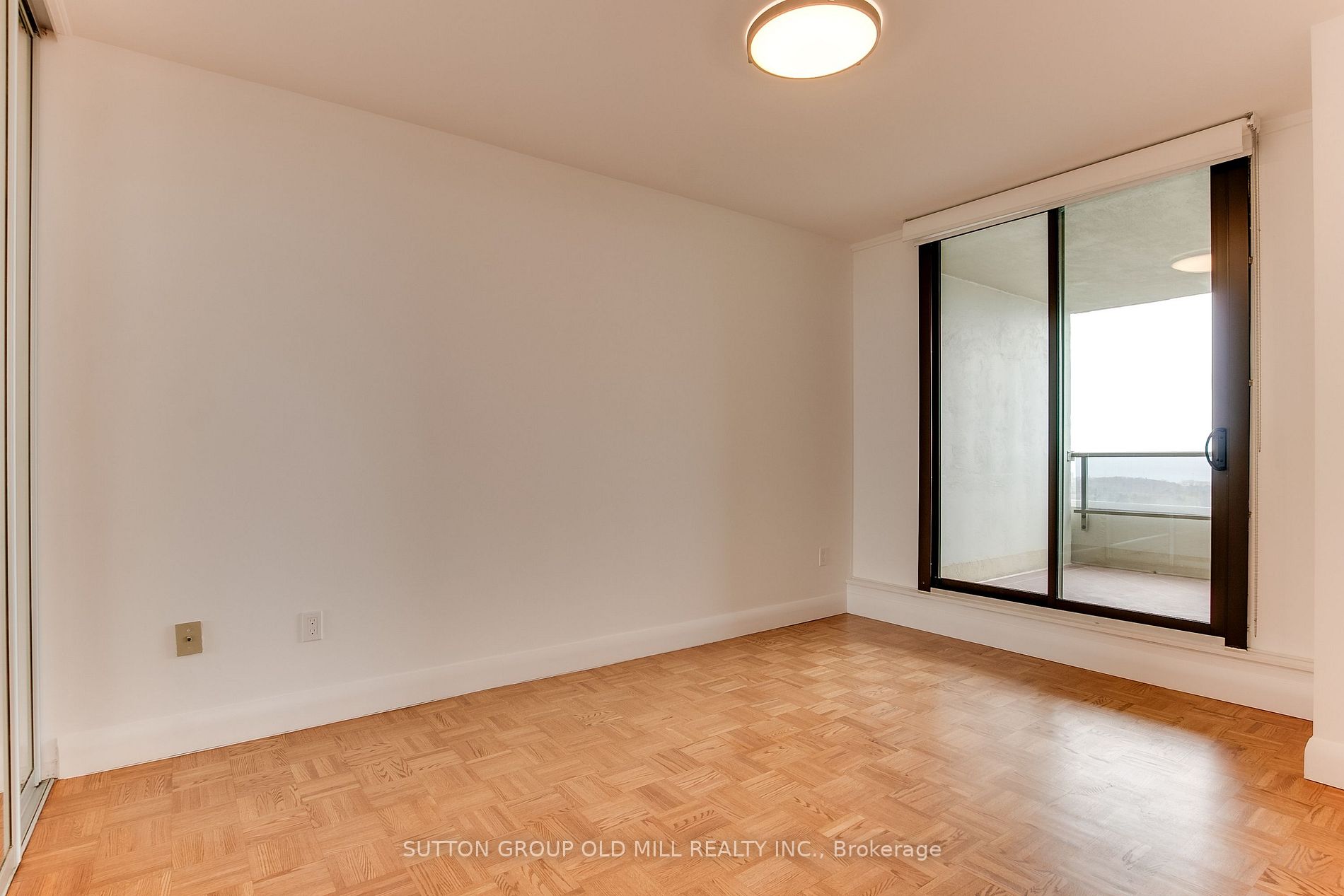 50 Quebec Ave, #1902