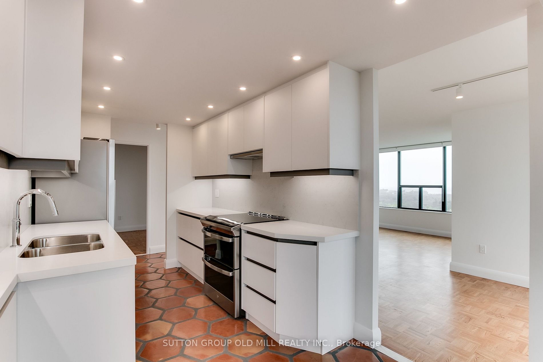 50 Quebec Ave, #1902