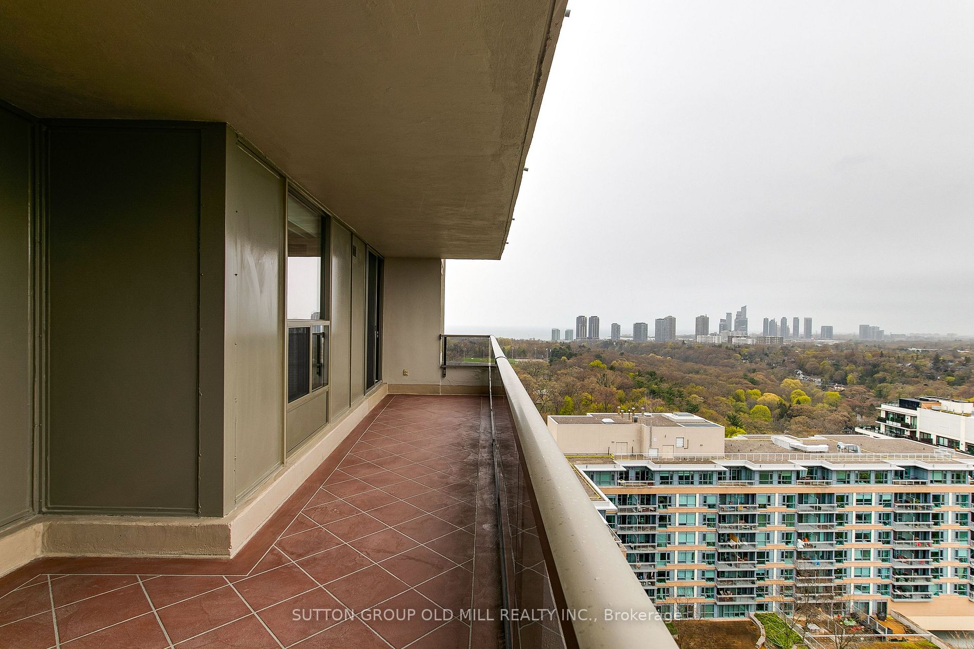 50 Quebec Ave, #1902