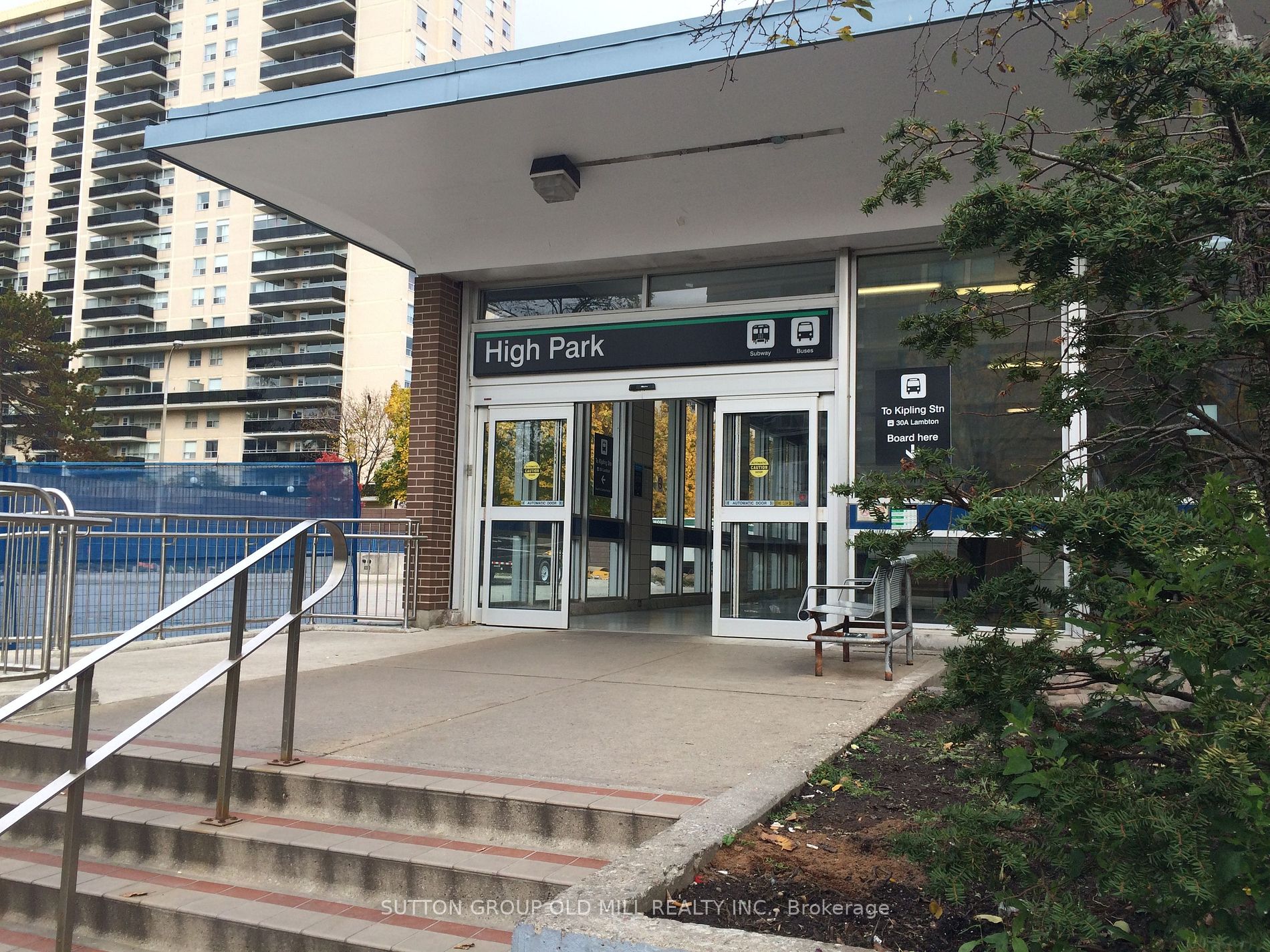 50 Quebec Ave, #1902