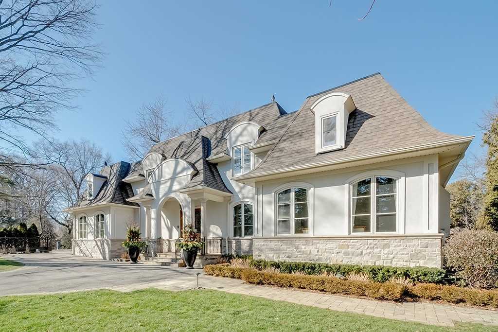 1225 Lawrence Cres
